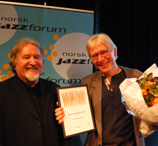 Storbandleder Jon Gunnar Tovsrud (til høyre) fra Kongsberg ble hedret med Norsk jazzforums Storbandpris for 2014.